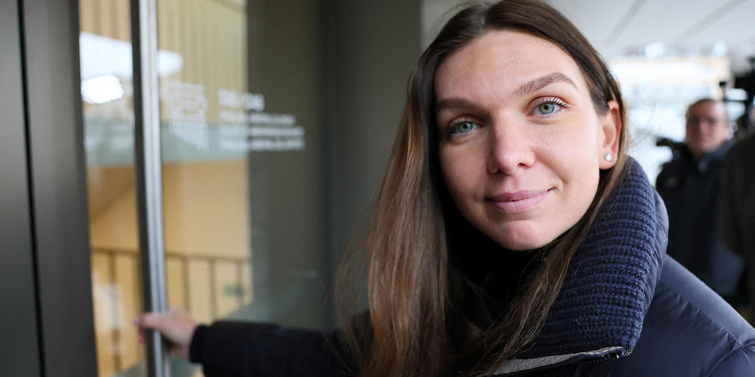Die rumänische Tennisspielerin Simona Halep lächelt nach einem Gespräch mit den Medien.