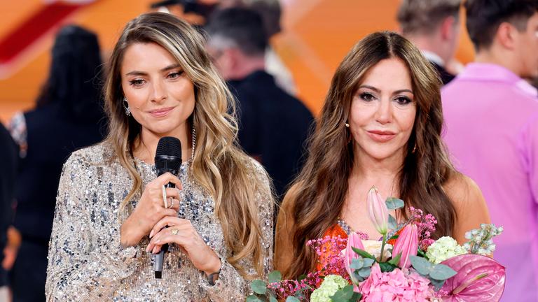 Schauspielerin Simone Thomalla und ihre Tochter Moderatorin Sophia Thomalla bei der 18. Staffel der RTL-Tanzshow Lets Dance im Coloneum, Köln, am 11.04.2025.