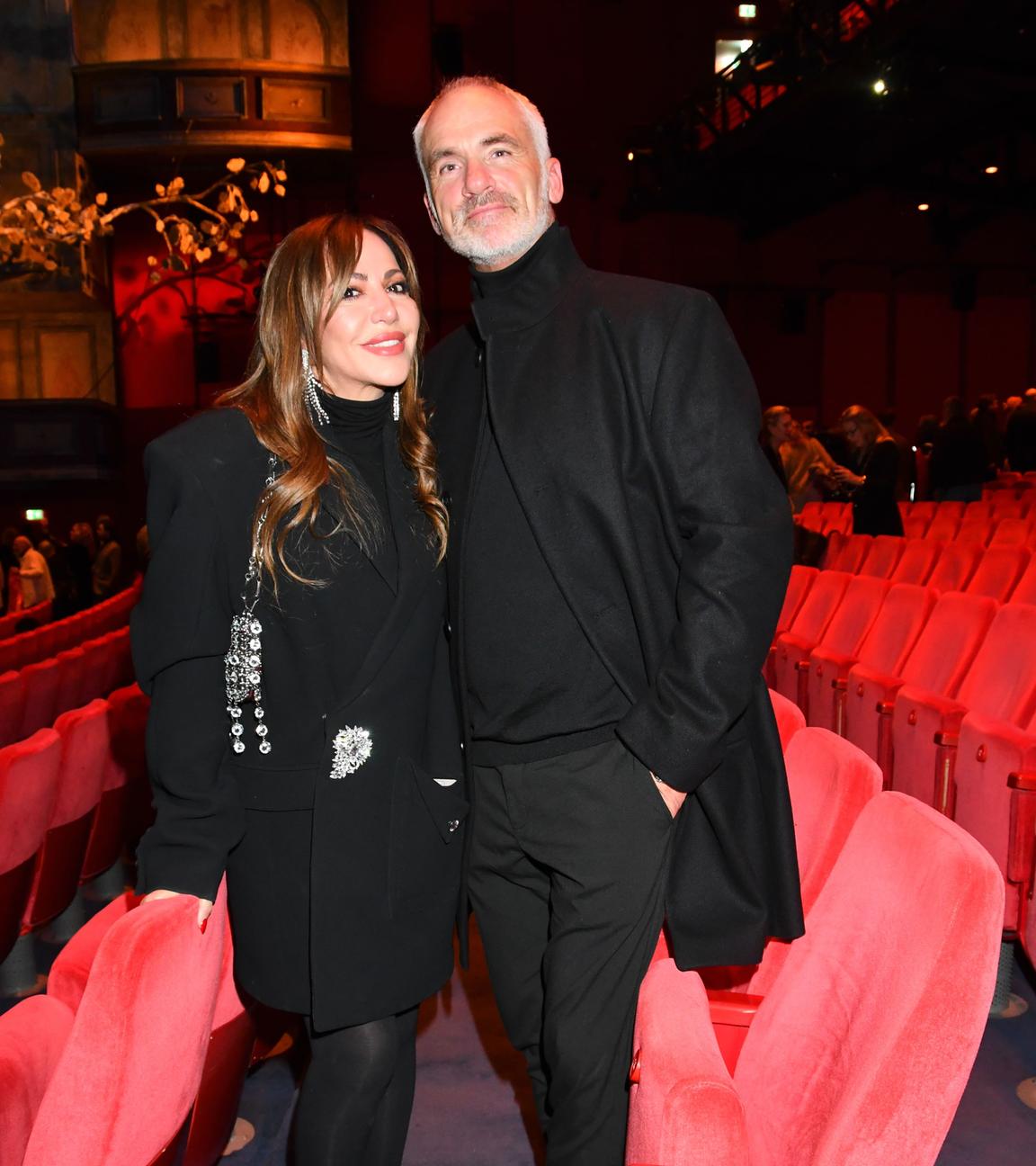 Simone Thomalla besucht Zirkus-Premiere