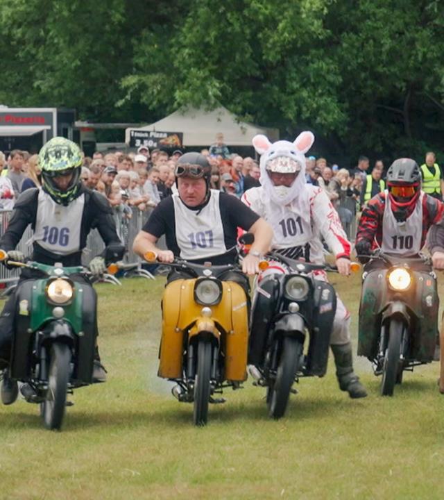 Im südbrandenburgischen Lugau versammeln sich Oldtimer-Liebhaber für die Rallye "Monte Lugau". Ein Wettbewerb für Mofas der DDR Kultmarke Simson.