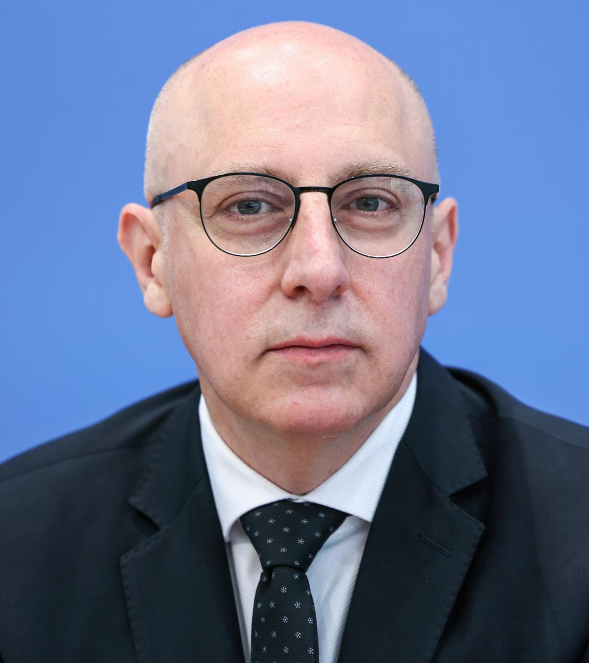 German Interior Minister Dobrindt presents constitutional protection report