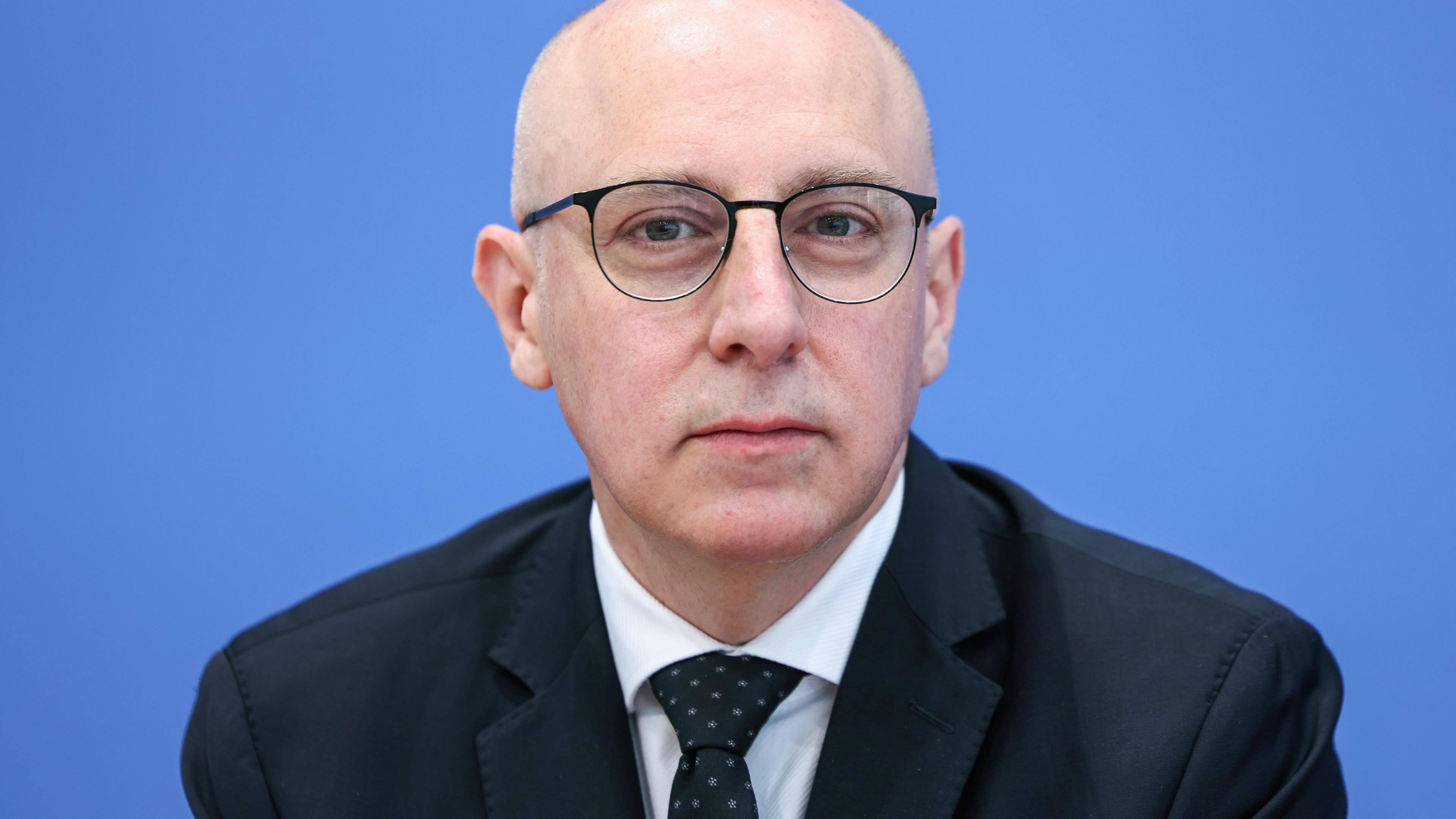 German Interior Minister Dobrindt presents constitutional protection report