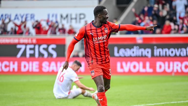 Sirlord Conteh (1. FC Heidenheim 1846) jubelt.