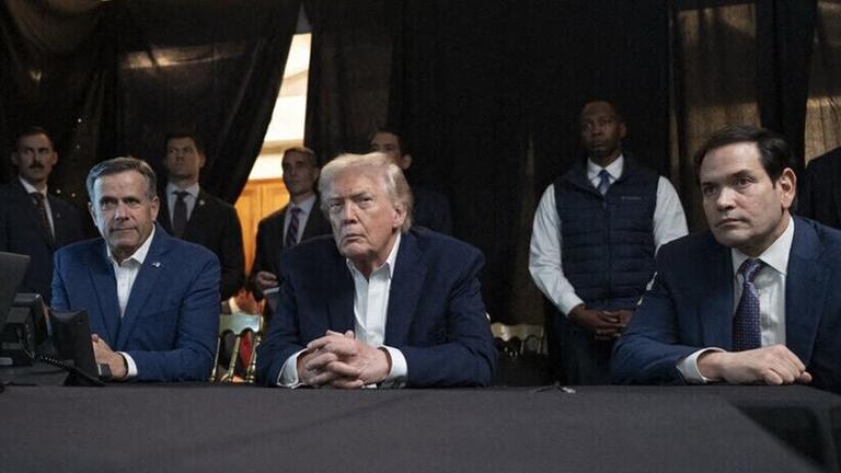 US-Präsident Donald Trump (M) CIA-Direktor John Ratcliffe (L) und Außenminister Marco Rubio (R) verfolgen am 3. Januar in Washington die Festnahme von Venezuelas Präsident Nicolás Maduro.