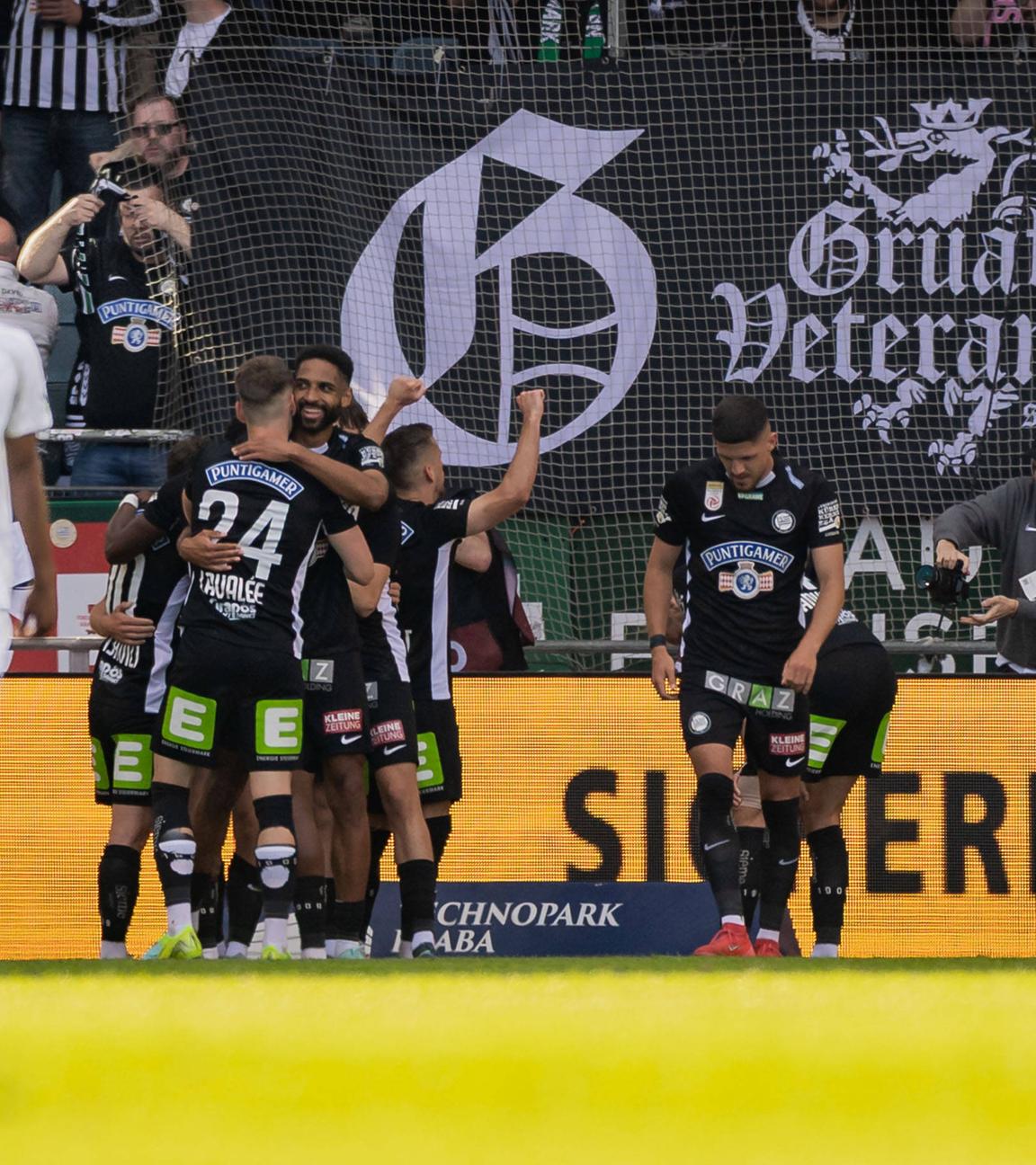 Das Bild zeigt den Jubel des SK Sturm Graz.