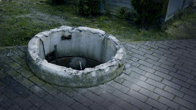 Die Öffnung eines Brunnens