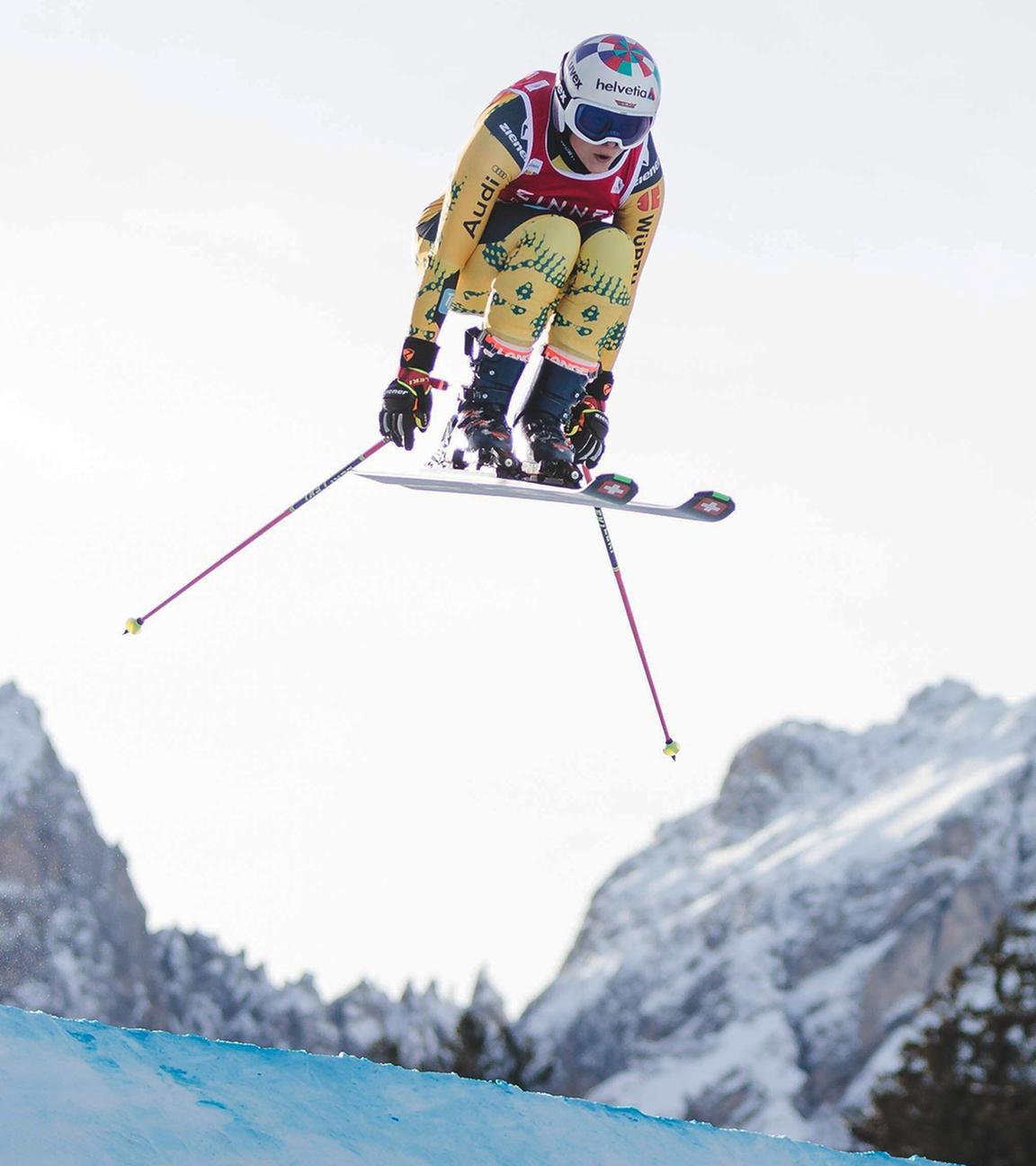 Daniela Maier in Aktion beim Skicross Freestyle in Idre. 