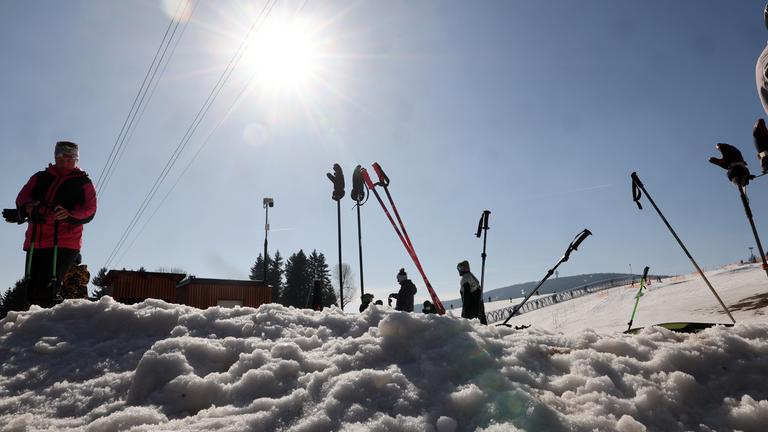 Skifahren bei Frühlingstemperaturen