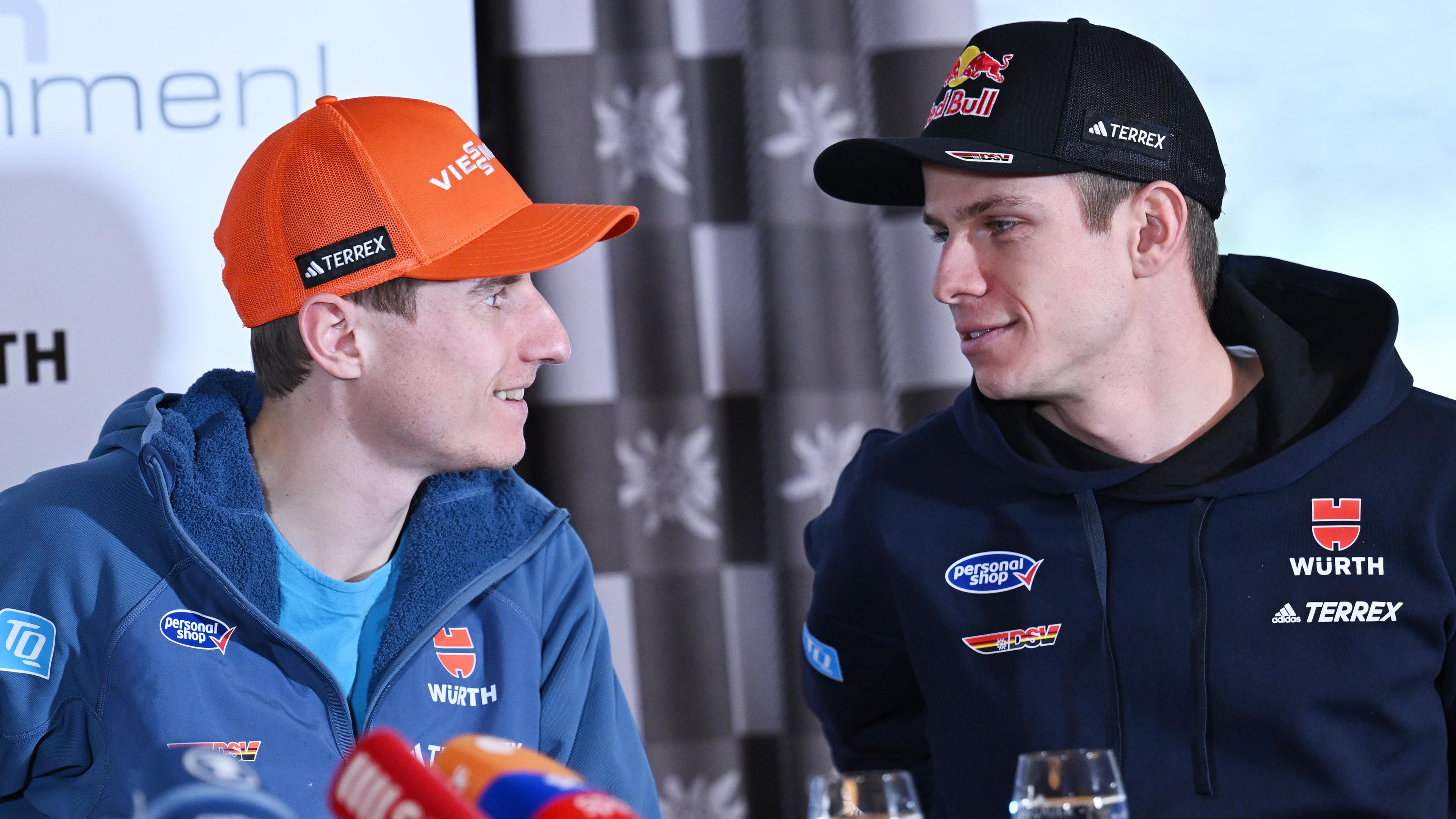 Skispringen: Karl Geiger (l.) und Andreas Wellinger.