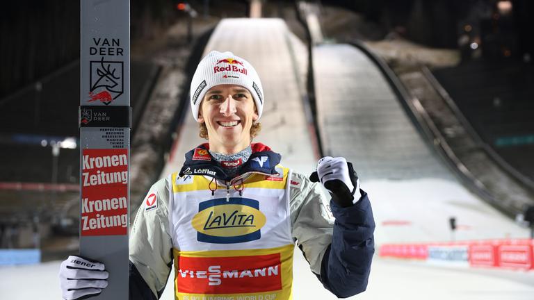 Der österreichische Skispringer Daniel Tschofenig gewinnt das Springen in Lillehammer