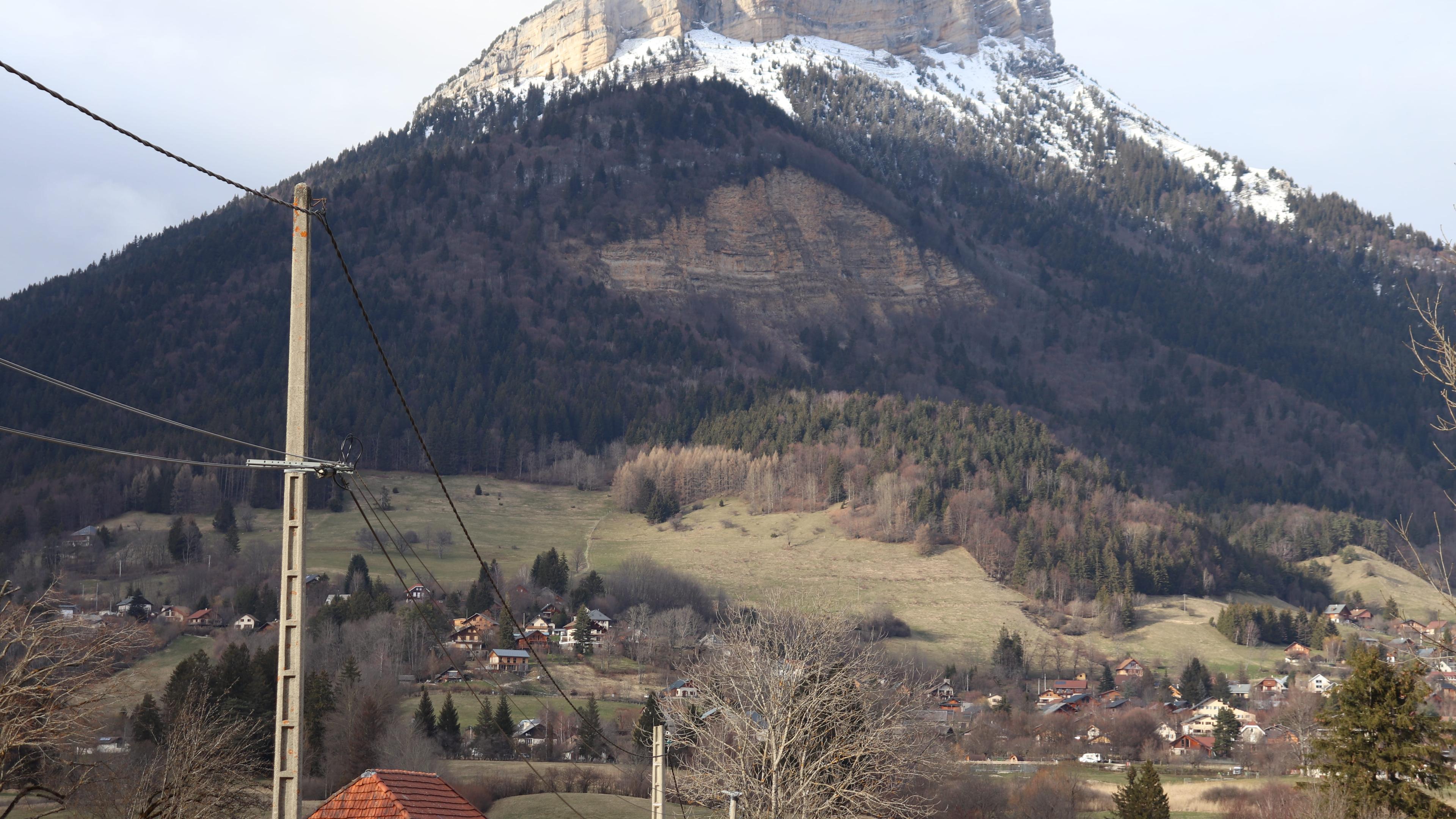 Berg mit Schnee nördlich von Grenoble in Frankreich