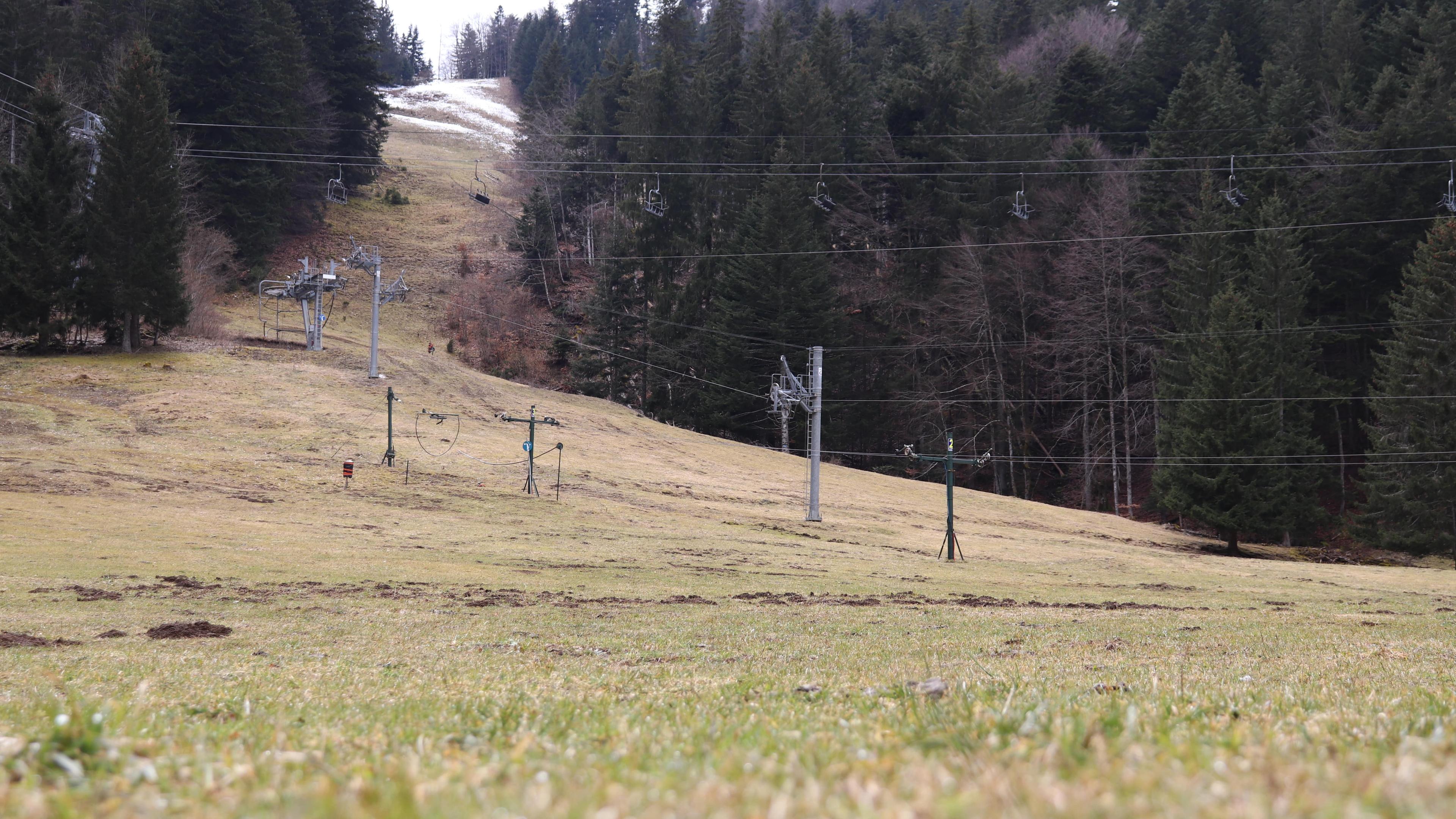 Geschlossene Skiliftstation in Planolet Frankreich.