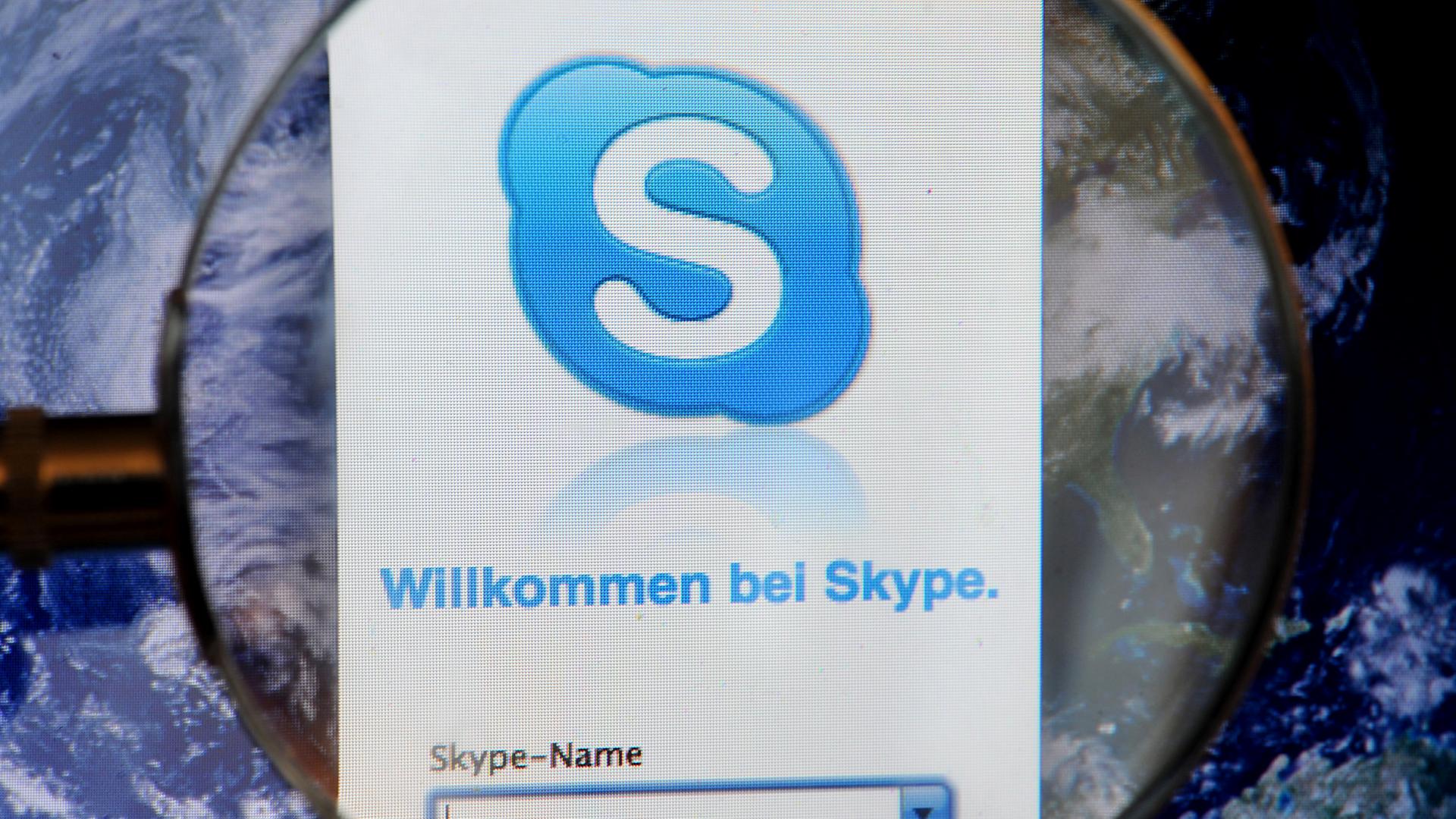 Lupe vergrössert Logo von Skype
