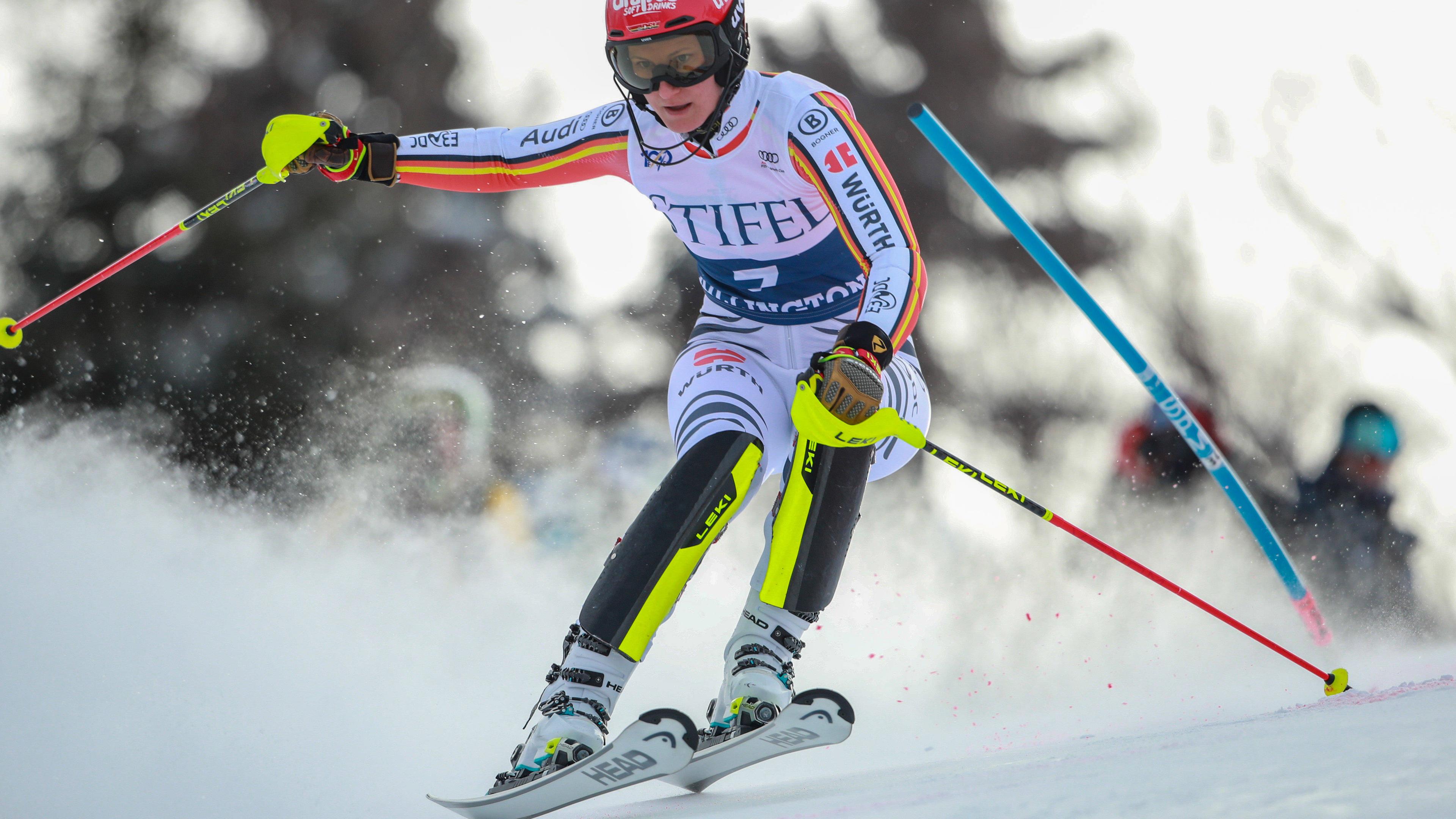 Deutschlands Lena Dürr in Aktion beim Slalom des FIS Welt Cup.