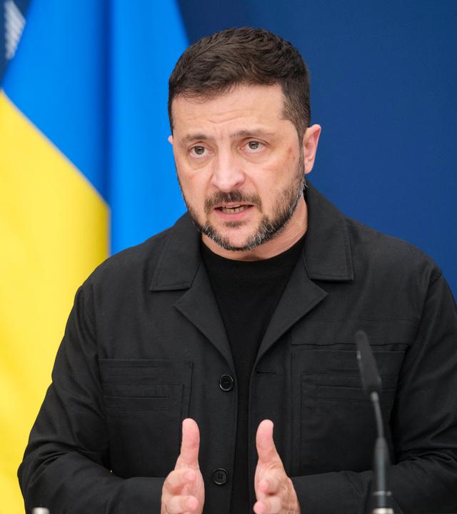 Die Präsidentin der Europäischen Kommission, Ursula von der Leyen, empfängt den ukrainischen Präsidenten Wolodymyr Selenskyj.