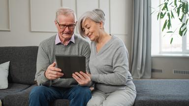 Wie man digitale Kompetenzen im Alter erlernen kann