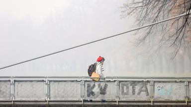 Smog hängt wie Nebel über Sarajewo
