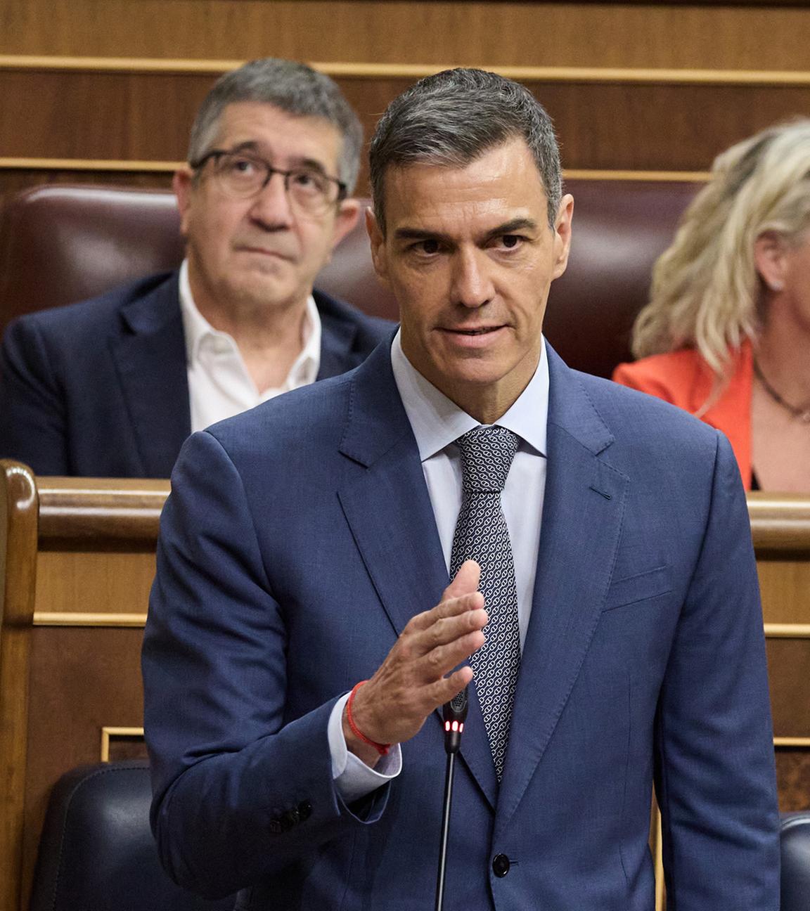 Der Spanische Ministerpräsident Pedro Sanchez spricht im Abgeordnetenhaus in Madrid.