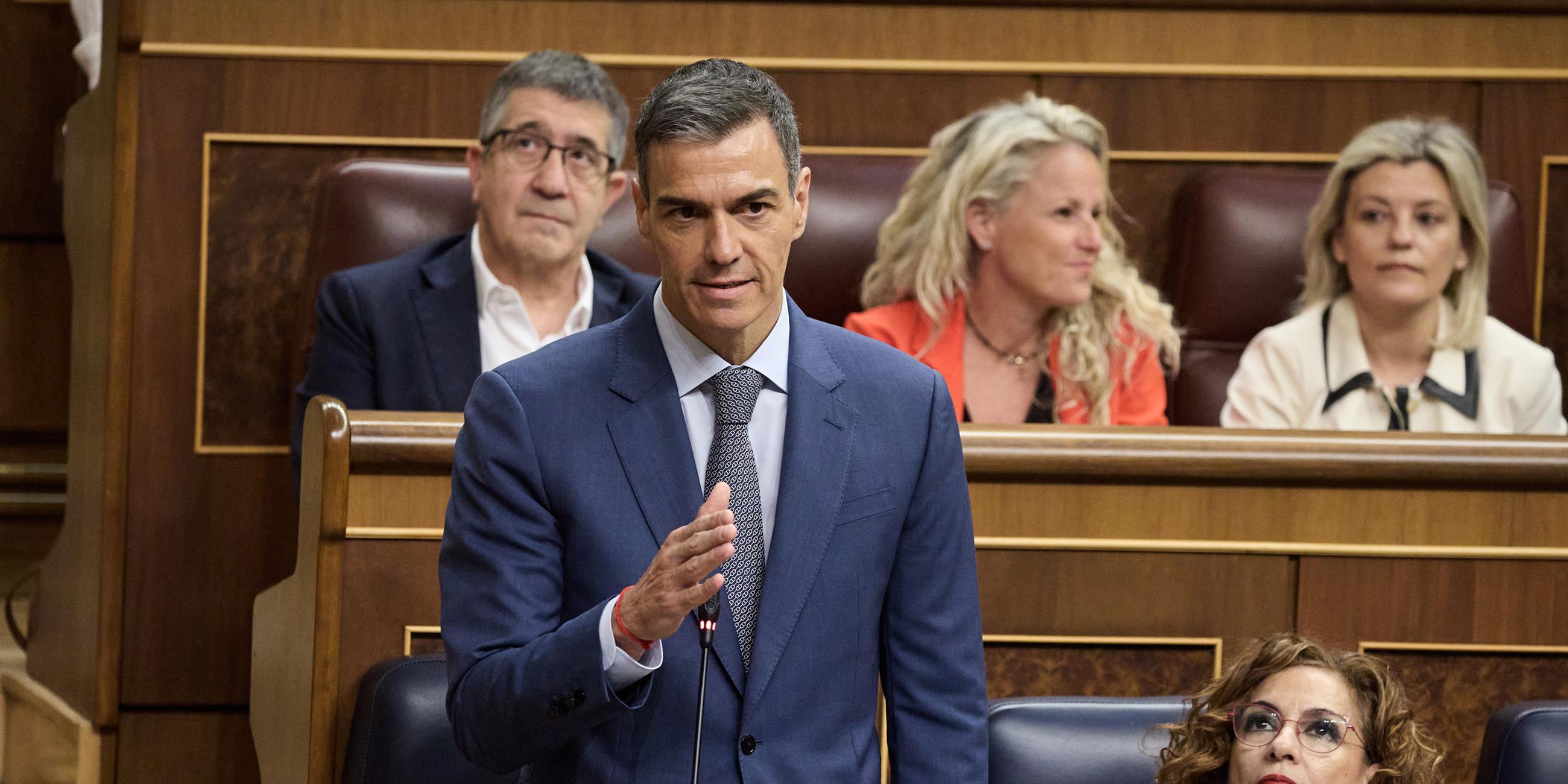 Der Spanische Ministerpräsident Pedro Sanchez spricht im Abgeordnetenhaus in Madrid.