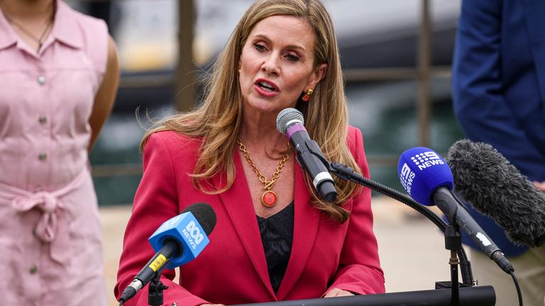 Die australische eSafety-Beauftragte Julie Inman Grant spricht während einer offiziellen Veranstaltung zum Start der Reform der sozialen Medien in Australien. 