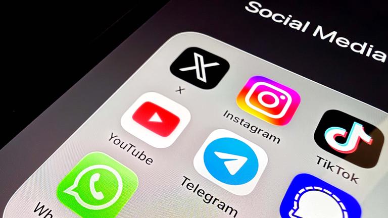 Ein Smartphonebildschirm mit verschiedenen Apps