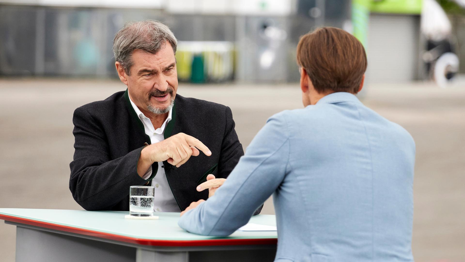 CSU-Vorsitzender Markus Söder spricht im ZDF-Sommerinterview für «Berlin direkt» mit dem Moderator Wulf Schmiese.