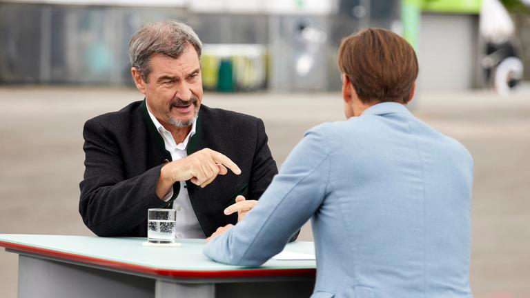CSU-Vorsitzender Markus Söder spricht im ZDF-Sommerinterview für «Berlin direkt» mit dem Moderator Wulf Schmiese.