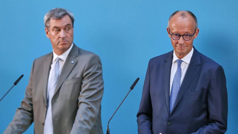 Markus Söder (CSU) und Bundeskanzler Friedrich Merz (CDU) während der Pressekonferenz nach Sondersitzung der Unionsfraktion. (Archiv)