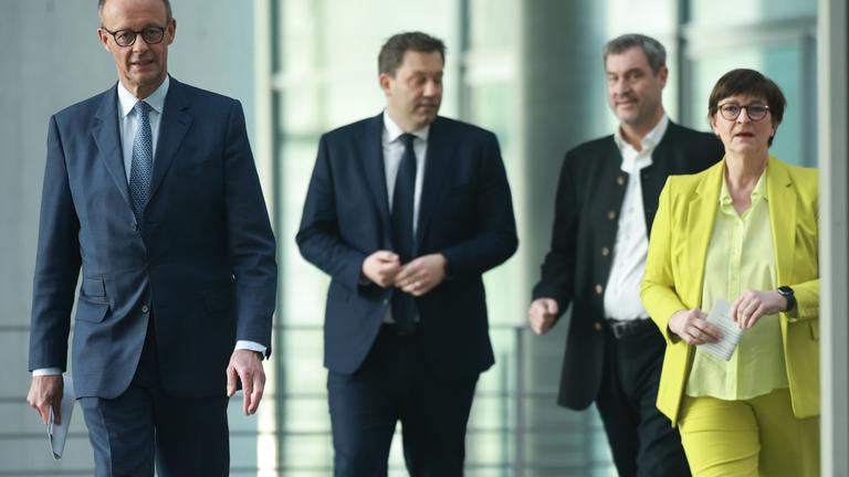 Markus Söder, Friedrich Merz, Lars Klingbeil und Saskia Esken während der Pressekonferenz