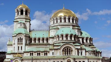 Die Alexander-Newski-Kathedrale steht in Sofia, der Hauptstadt von Bulgarien.