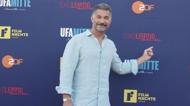 Auf dem Bild ist Schauspieler Simon Böer zu sehen.