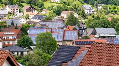 Solaranlagen auf Dächern.