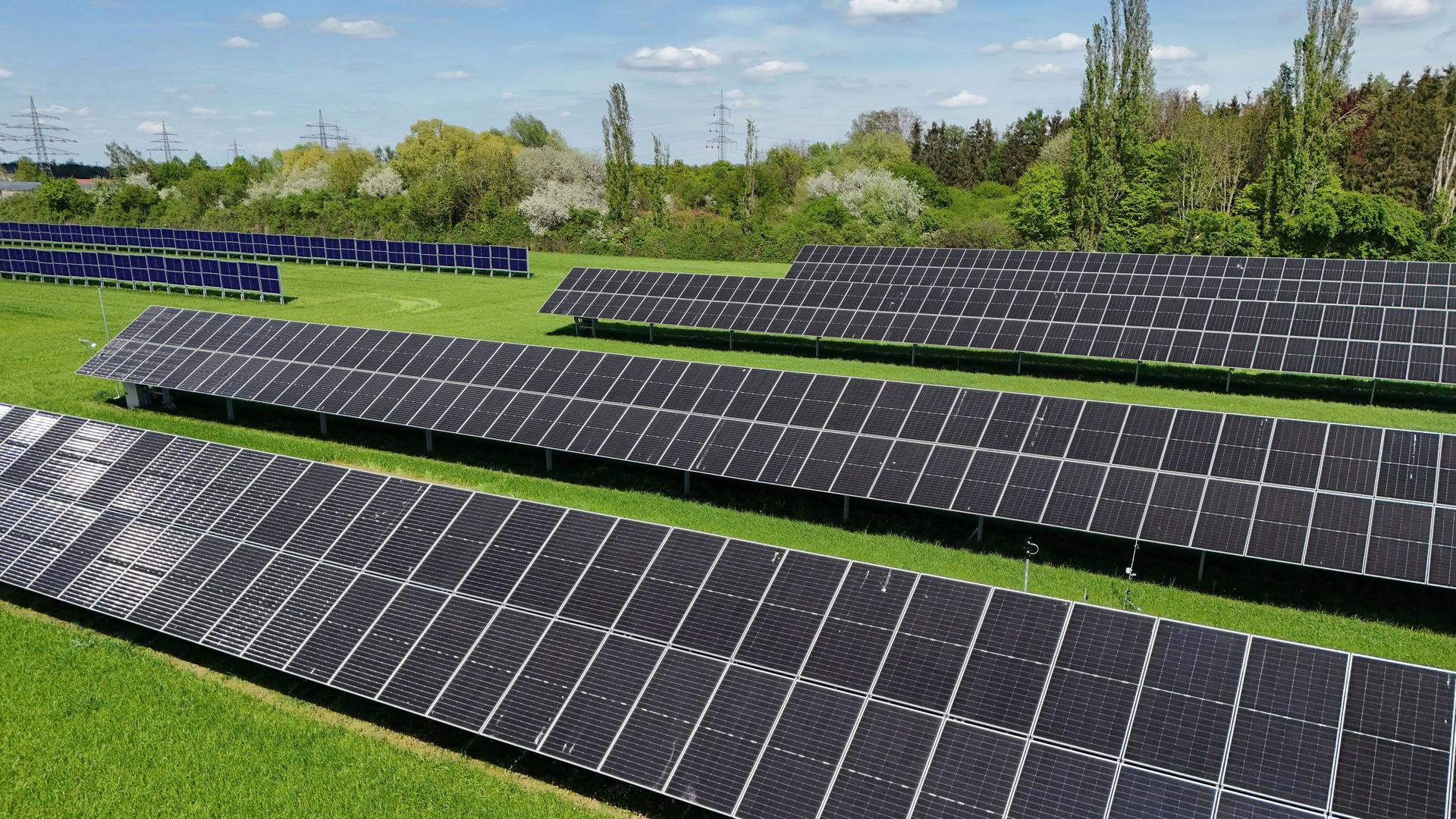 Agri-PV-Forschungs- und Demonstrationsanlage auf dem Bayerischen Staatsgut Grub in Bayer