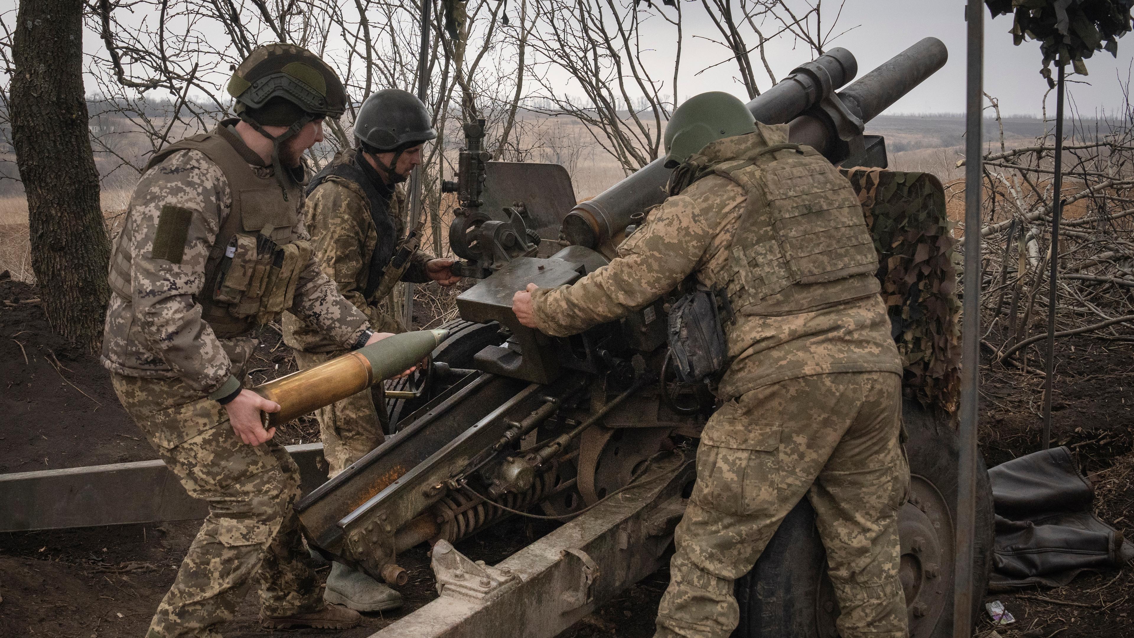  Ukrainische Soldaten an der Frontlinie
