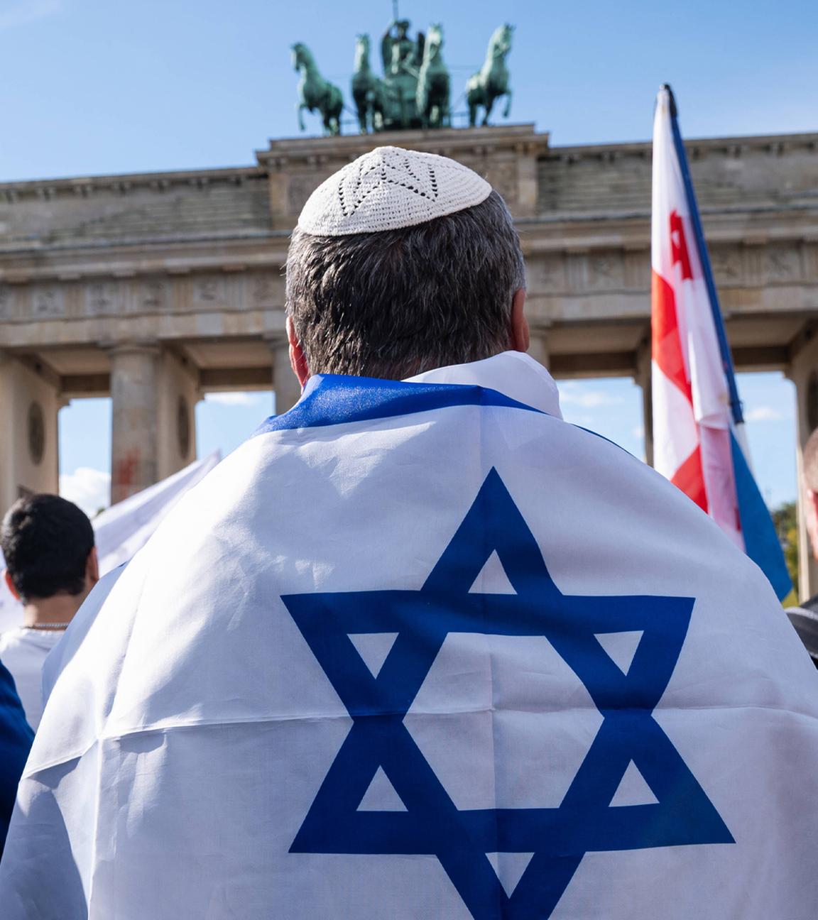 Solidaritätsdemonstration für Israel wegen des Angriffs der Hamas auf Israel vor dem Brandenburger Tor. Berlin, 08.10.2023