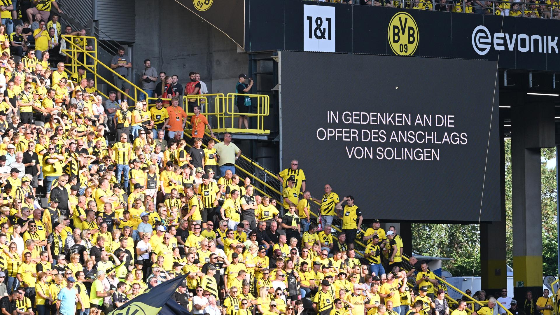 Anteilnahme im BVB-Stadion nach dem Anschlag in Solingen.