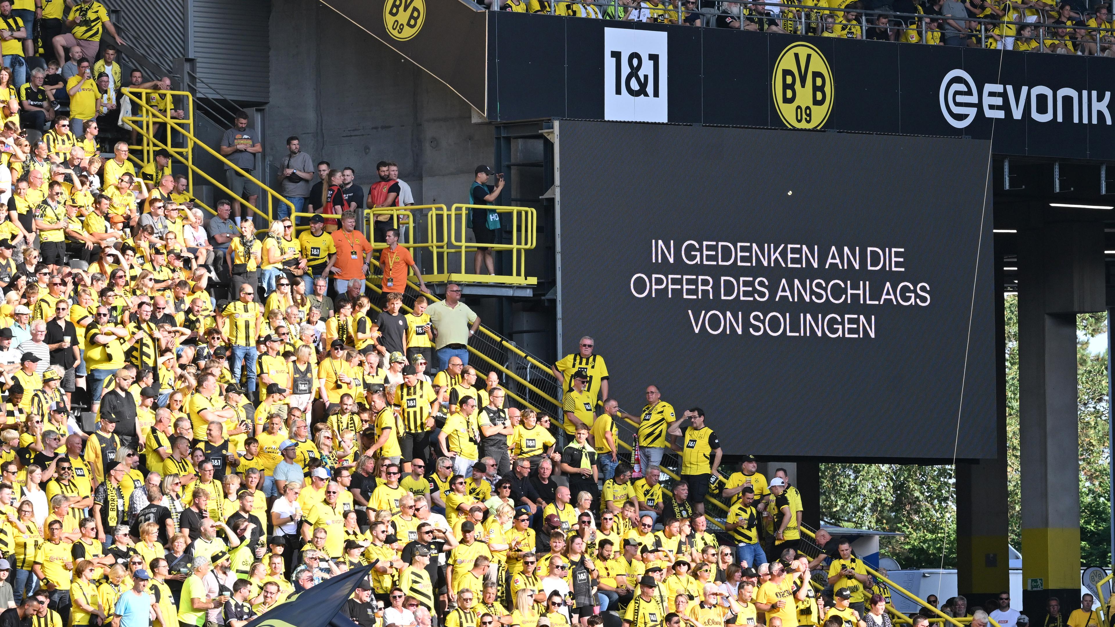 Anteilnahme im BVB-Stadion nach dem Anschlag in Solingen.