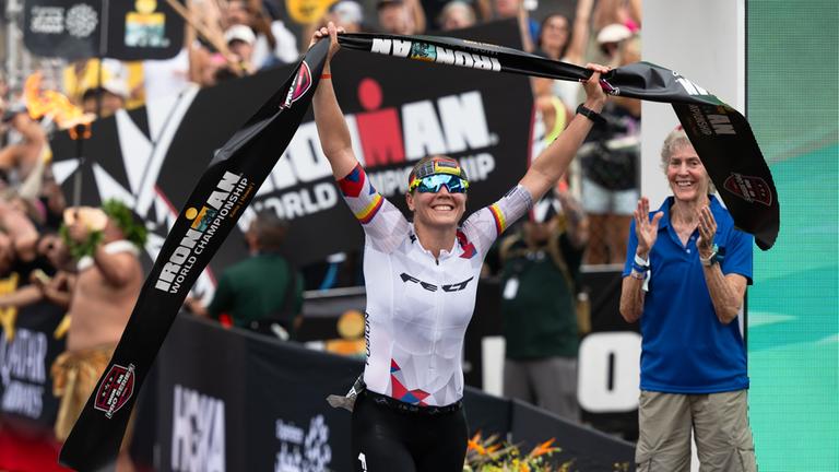 Siegerin Solveig Lovseth aus Norwegen kommt ins Ziel