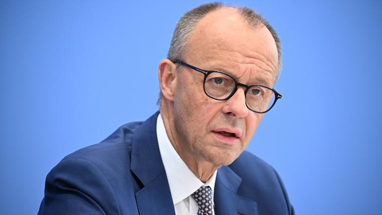 Bundeskanzler Friedrich Merz (CDU) spricht bei seiner Sommer-Pressekonferenz in der Bundespressekonferenz.