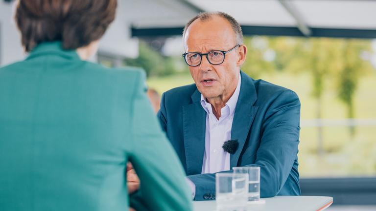 "Berlin direkt - Sommerinterview - Sendung vom 31.08.2025": Friedrich Merz während des Interviews mit Diana Zimmermann.