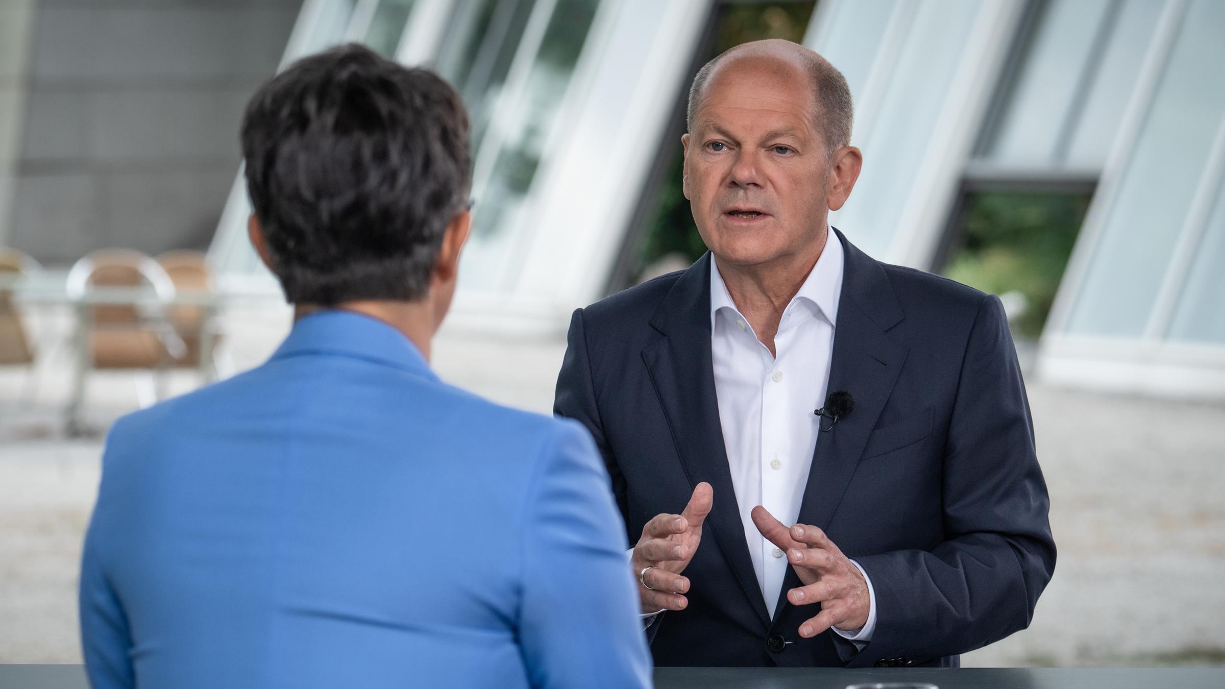 "Berlin direkt - Sommerinterview: Olaf Scholz, SPDF-Kanzlerkandidat": Shakuntala Banerjee, Olaf Scholz