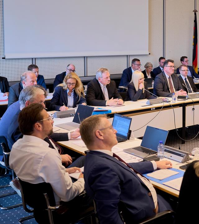 Berlin: Der Innenausschuss des Berliner Abgeordnetenhauses ist wegen des tödlichen Anschlags eines mutmaßlichen Islamisten zu einer Sondersitzung mit Polizeipräsidentin Slowik Meisel und Innensenatorin Spranger zusammengekommen. Archivbild