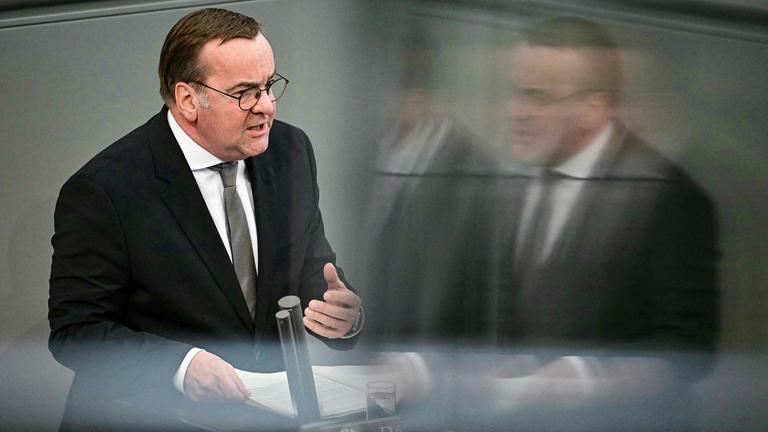 Boris Pistorius, aufgenommen am 18.03.2025 im Bundestag in Berlin