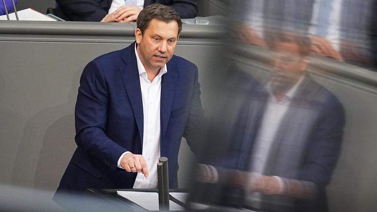 Lars Klingbeil, aufgenommen am 18.03.2025 im Bundestag in Berlin