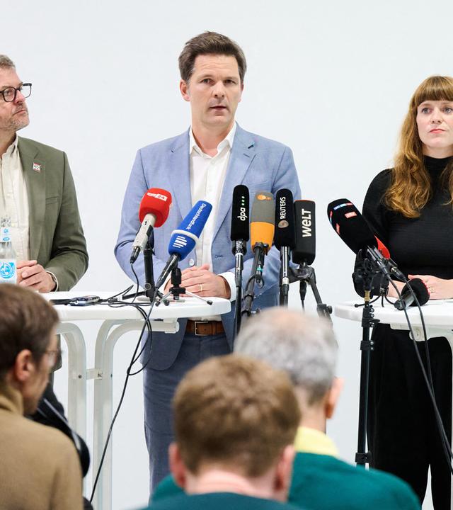 Werner Graf (l-r, Bündnis90/Die Grünen), Spitzenkandidat seiner Partei, Steffen Krach (SPD) Spitzenkandidat seiner Partei, und Kerstin Wolter (Die Linke),