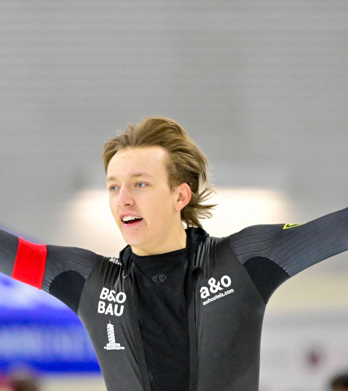 Finn Sonnekalb (Deutschland) jubelt nach dem 1500-Meter-Rennen beim ISU Speedskating World Cup in der Utah Olympic Oval in Salt Lake City.