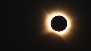 Totale Sonnenfinsternis über dem Alcázar von Segovia in Spanien am 12. August 2026.
