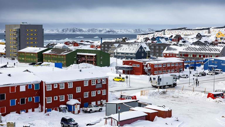 Archiv: Eine Gesamtansicht zeigt das Zentrum von Nuuk, Grönland, am 6. 3. 2025. 