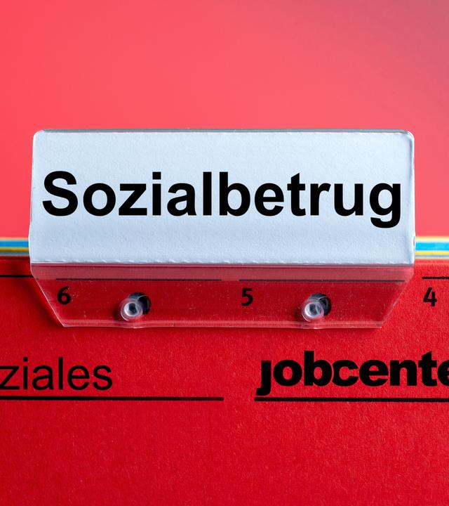 Symbolisches Haengeregister + Sichtreiter Sozialbetrug