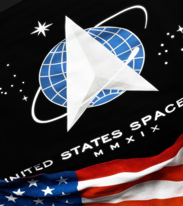 Flagge der United States Space Force zusammen mit der Flagge der Vereinigten Staaten von Amerika (Illustration)